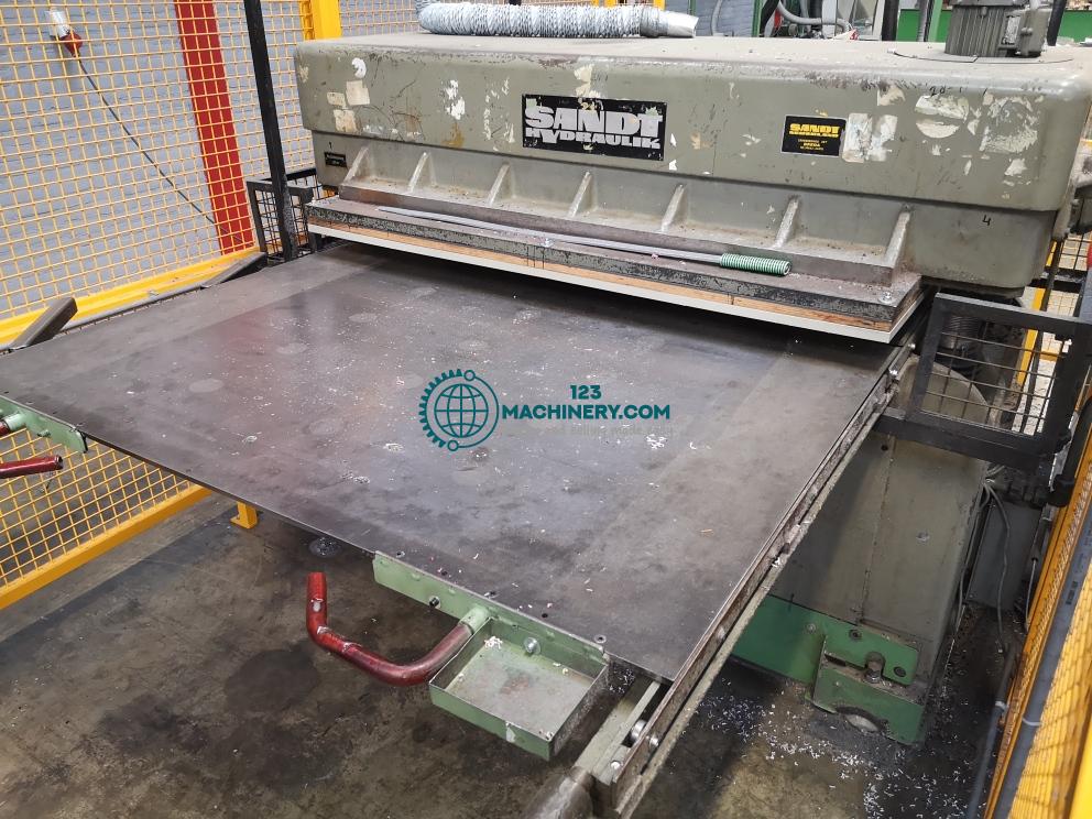 Показывать рекламу Высекальная машина